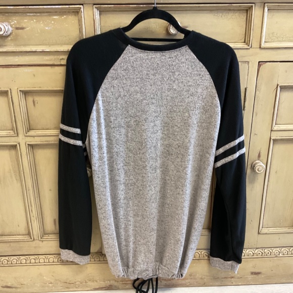 Black & Gray Raglan Top - Picture 2 of 5